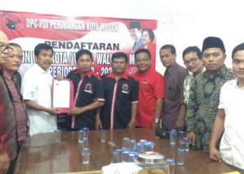 Didampingi Sejumlah Tokoh AMM, Putrama Alkhairi Kembalikan Formulir Balon Wakil Walikota Medan