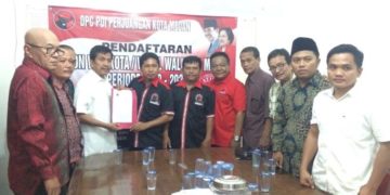 Didampingi Sejumlah Tokoh AMM, Putrama Alkhairi Kembalikan Formulir Balon Wakil Walikota Medan