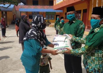 PC Muhammadiyah Serbelawan Bagikan 185 Paket Sembako kepada Warga yang Terdampak Covid-19