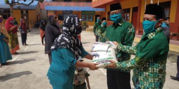 PC Muhammadiyah Serbelawan Bagikan 185 Paket Sembako kepada Warga yang Terdampak Covid-19