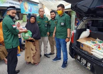 LBH UMSU Beri Bantuan Kebutuhan Pokok kepada Masyarakat