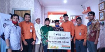 Lazismu Medan Terima Bantuan dari Jama’ah Muslimin Singapura