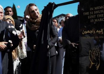 Pakai Hijab, PM Selandia Baru Resmikan Monumen Teror Masjid Christchurch