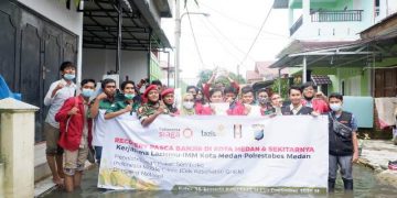 IMM Medan Bersama Polrestabes dan Lazismu Bantu Masyarakat Korban Banjir