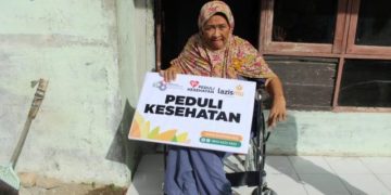 LazisMu Medan Serahkan Kursi Roda untuk Ibu Annisha yang Menderita Stroke Selama 5 Tahun