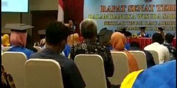 Pidato Mengharukan Wisudawati STIA Muhammadiyah Selong