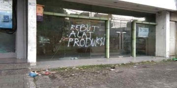 Shohibul Sebut Coretan Dinding “Rebut Alat Produksi” Miliki Makna Simbolis yang Dalam