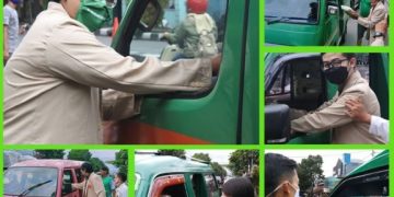 Ringankan Dampak PPKM, Pemuda Muhammadiyah Bandung Bagi-bagi Beras untuk Sopir Angkot