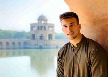 Jadi Muallaf, Vlogger Tampan Asal Jerman Sebut Islam Agama Perdamaian