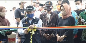 Bersama Bupati Purbalingga Ketua PWM Jateng Resmikan Huntara Muhammadiyah