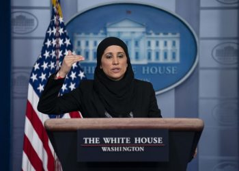 Sameera Fazili, Muslimah Pertama Tampil Berjilbab Saat Konferensi Pers di Gedung Putih