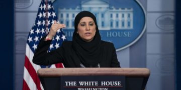 Sameera Fazili, Muslimah Pertama Tampil Berjilbab Saat Konferensi Pers di Gedung Putih