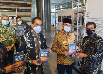 Menko PMK Muhadjir Effendy Apresiasi Buku Foto Jurnalistik Karya Dosen FISIP UMSU M Said Harahap