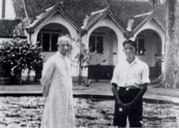 Ismail Fahmi: Foto KH Ahmad Dahlan Pakai Celena Pendek Mengunjungi Gereja Temui Romo Van Lith itu Hoaks!