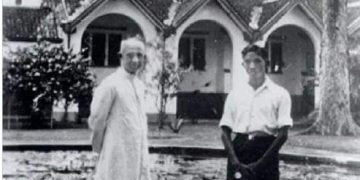 Ismail Fahmi: Foto KH Ahmad Dahlan Pakai Celena Pendek Mengunjungi Gereja Temui Romo Van Lith itu Hoaks!