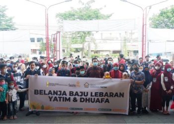 IMM dan Lazismu Medan Bantu Anak Yatim dan Dhuafa Beli Baju Lebaran