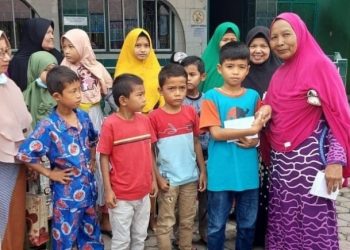 PD ‘Aisyiyah Kutecane Bagikan Santunan Lebaran