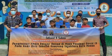 Dosen Ilmu Komunikasi FISIP UMSU Kenalkan Media Belajar Online dalam kegiatan PKM di Kampung Sejahtera Medan