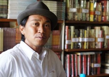 Presiden Akan Bagi-bagi Obat Covid-19, Sejarawan ini Ingat “Negara Teater” ala Clifford Geertz