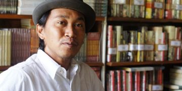 Presiden Akan Bagi-bagi Obat Covid-19, Sejarawan ini Ingat “Negara Teater” ala Clifford Geertz