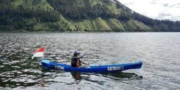 Komar Buton Warga Maluku Ekspedisi Keliling Danau Toba Naik Solu