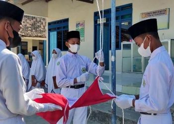 MBS Al Islam Bancar Gelar Upacara HUT RI ke-76 dengan Sederhana dan Patuhi Prokes