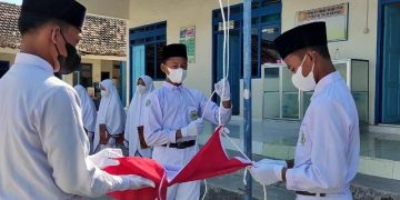 MBS Al Islam Bancar Gelar Upacara HUT RI ke-76 dengan Sederhana dan Patuhi Prokes