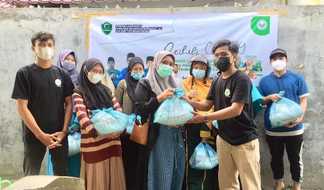 HIMMAH UNIMED Berikan 100 Paket Sembako kepada Mahasiswa yang Terdampak Covid-19
