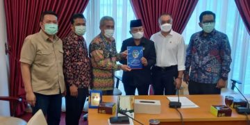 UMSU Serahkan Naskah Akademik dan Ranperda ke DPRD Sumut