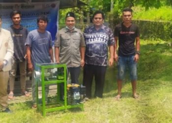 Dosen Teknik Mesin UMSU Serahkan Mesin Giling Keong Mas