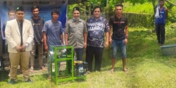 Dosen Teknik Mesin UMSU Serahkan Mesin Giling Keong Mas