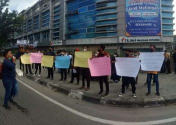 Bawa Bukti Dugaan Penipuan, Mahasiswa Kembali Geruduk Kantor PT Trijaya Pratama 