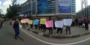 Bawa Bukti Dugaan Penipuan, Mahasiswa Kembali Geruduk Kantor PT Trijaya Pratama 