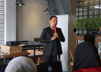 Dosen Komunikasi FISIP UMSU Berikan Pelatihan Softskill Editing dan Desain Grafis kepada Kader PK IMM Hukum UMSU