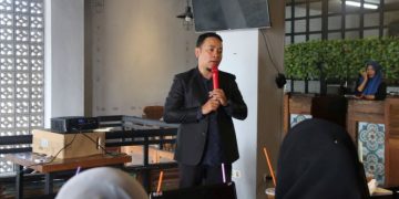 Dosen Komunikasi FISIP UMSU Berikan Pelatihan Softskill Editing dan Desain Grafis kepada Kader PK IMM Hukum UMSU