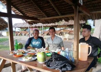 Melawat ke Sumbar, Dr Faisal Sempatkan Singgah di RM Pasia Taluak Milik Alumni UMSU