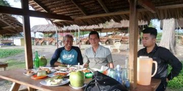 Melawat ke Sumbar, Dr Faisal Sempatkan Singgah di RM Pasia Taluak Milik Alumni UMSU