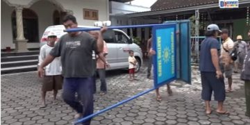 Alasan Kondusivitas, Forpimka Cluring dan Warga Turunkan Paksa Papan Nama Pusat Dakwah Muhammadiyah Ranting Tampo