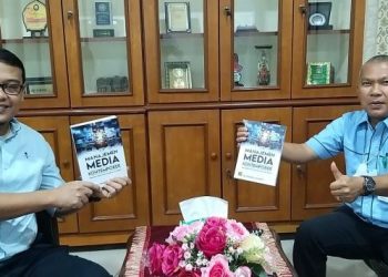Terbitkan Buku Manajemen Media Kontemporer, Alumni IKO FISIP UMSU Berbagi ke Almamater