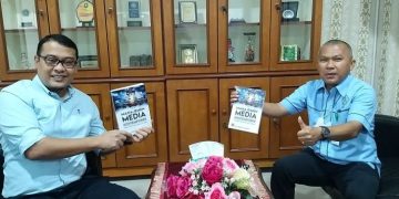 Terbitkan Buku Manajemen Media Kontemporer, Alumni IKO FISIP UMSU Berbagi ke Almamater