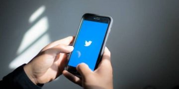 Survei: Kebanyakan Pengguna Twitter adalah “Penguntit”