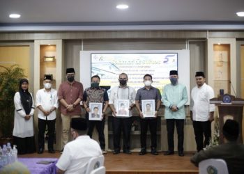 Berkontribusi untuk Akreditasi, 3 Alumni FISIP UMSU Terima Alumni Award
