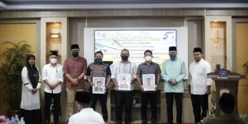 Berkontribusi untuk Akreditasi, 3 Alumni FISIP UMSU Terima Alumni Award