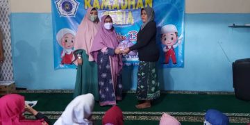 Ramadhan Ceria, SD MuhlaS Gelar Baksos di Kampung 1001 Malam Binaan Rumah Pintar Matahari