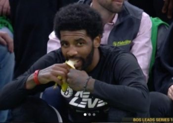 Bintang Brooklyn Nets Kyrie Irving Buka Puasa dengan Makan Pisang
