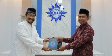 PDM Tuban Terima Wakaf Al-Qur’an dari PT Amanah Sang Surya