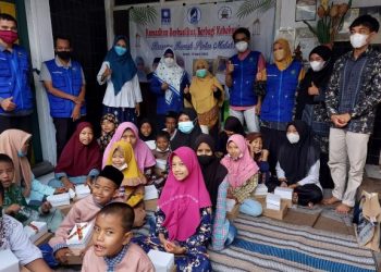 Ramadhan Mubarak, Anggota Komisi B DPRD kota Surabaya Bagi Donasi untuk Rumah Pintar Matahari