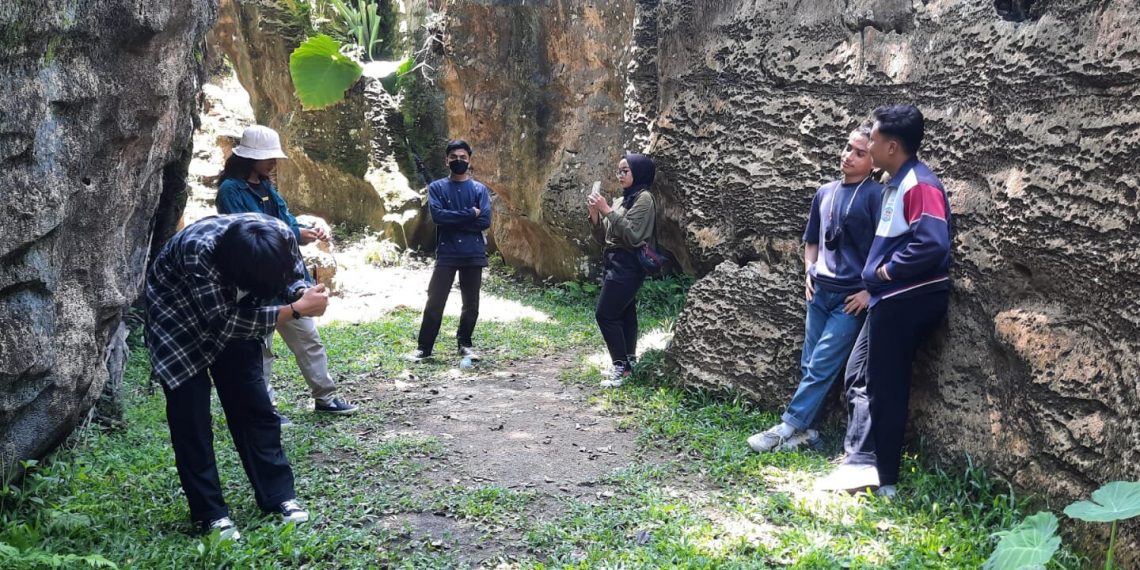 Komunitas Mahasiswa Ilmu Komunikasi Laksanakan Wisata Edukasi dan Baksos di Bukit Lawang