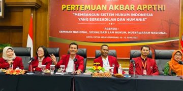 Dekan FH UMSU Hadiri Pertemuan Akbar APPTHI di Semarang