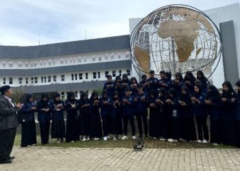 Wakil Dekan III FIS UIN Sumut dan Mahasiswa/i Berdo’a untuk Presiden RI